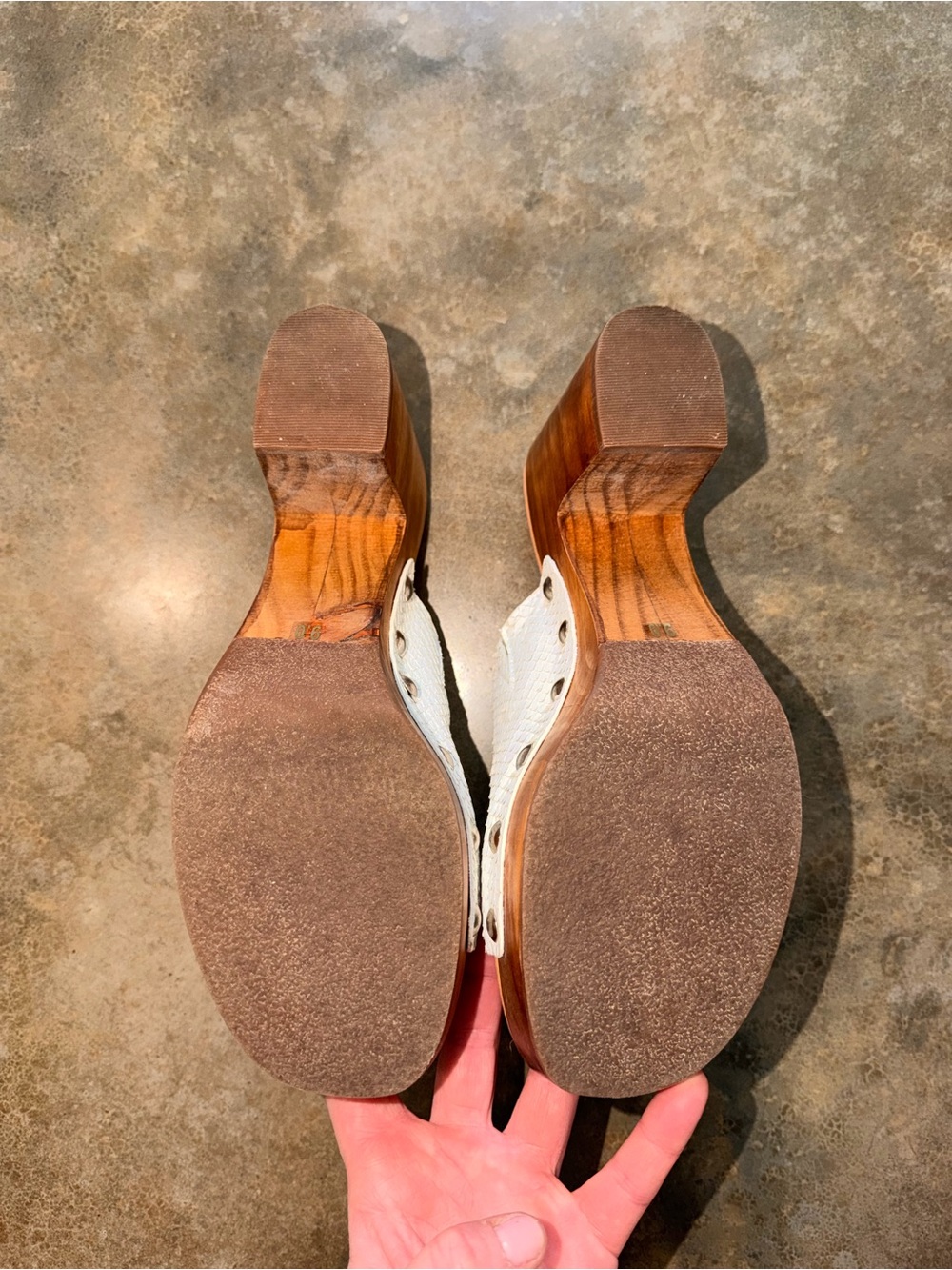 Chelsea & Violet White Snakeskin Wood Clog Mule Heels Studded Platform Size 9 - Picture 10 of 11